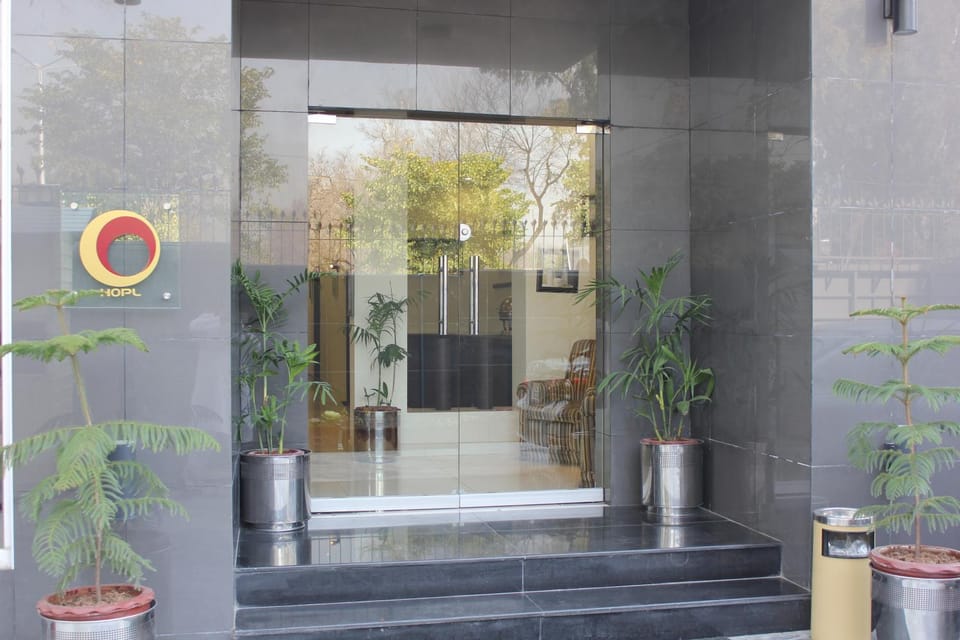 Facade/entrance