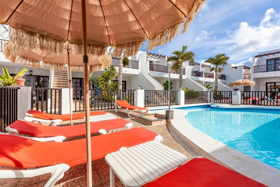 Solarium, Swimming pool, sunbed