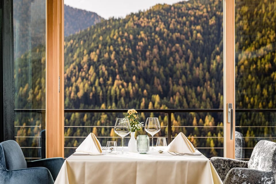 Restaurant/places to eat, Dining area