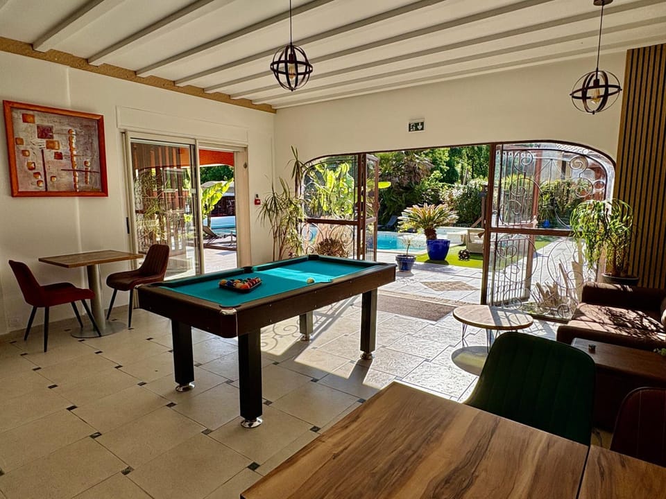 Billiard, Seating area