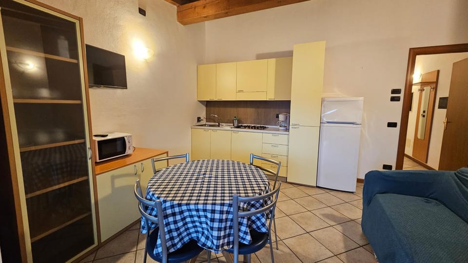 Residence Borgo Dei Limoni - Appartamenti con Garage Apartment hotel in Gargnano