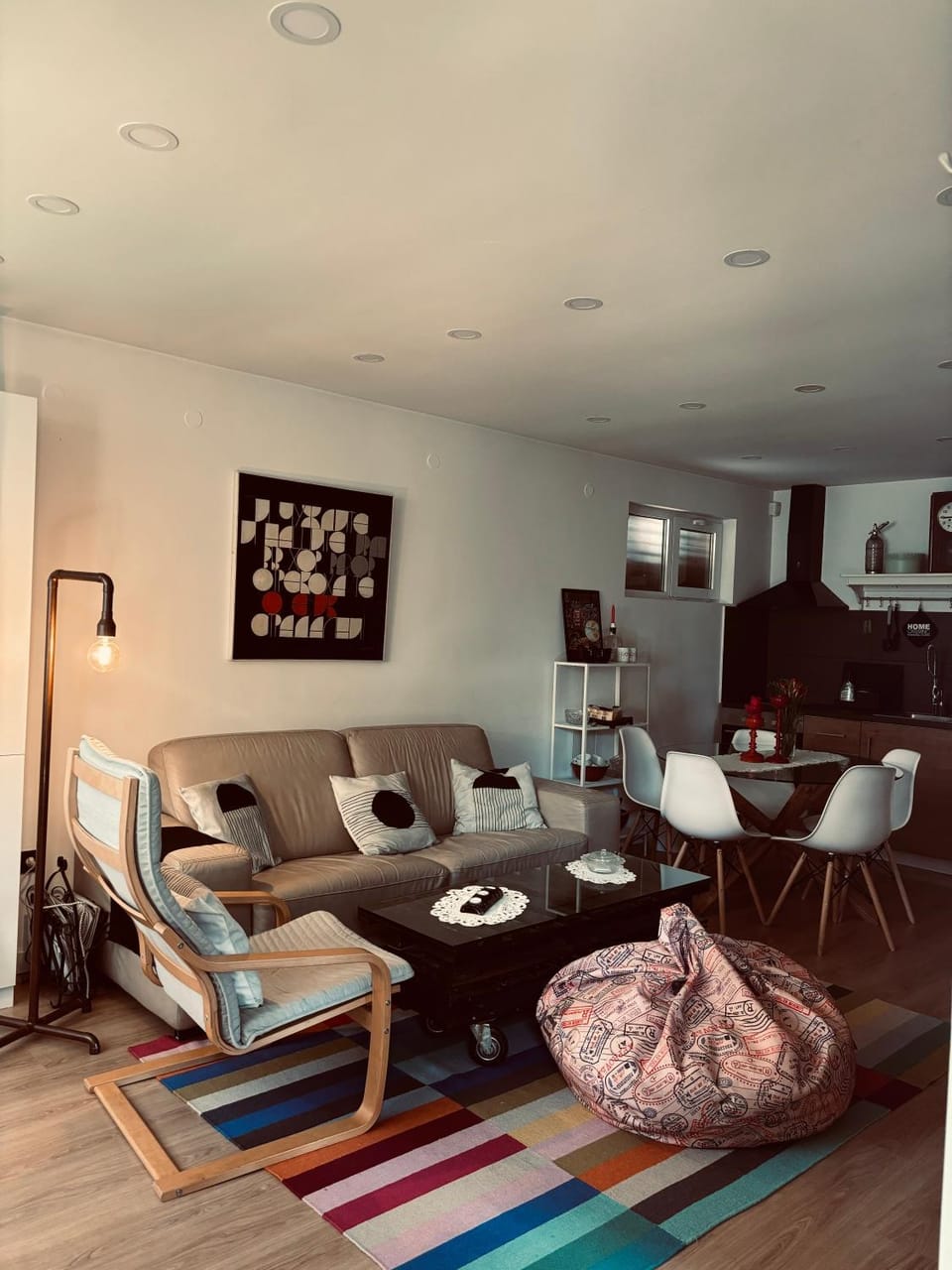 TV and multimedia, Living room, Seating area, Dining area