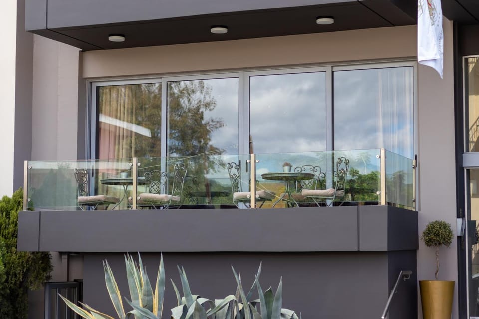 Property building, Day, Balcony/Terrace