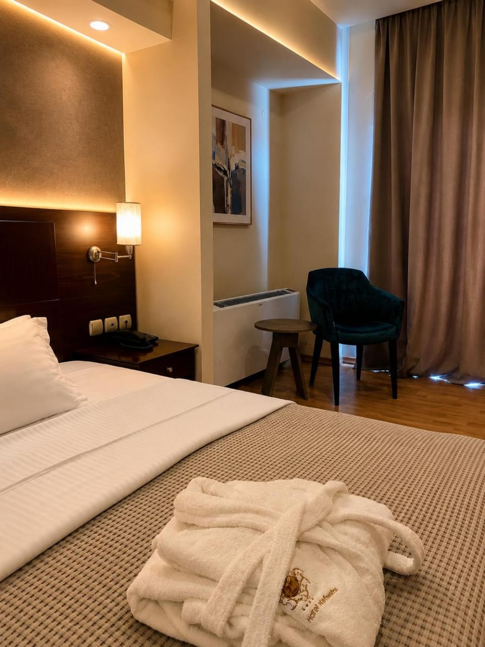 Bed, Photo of the whole room, Bedroom, towels