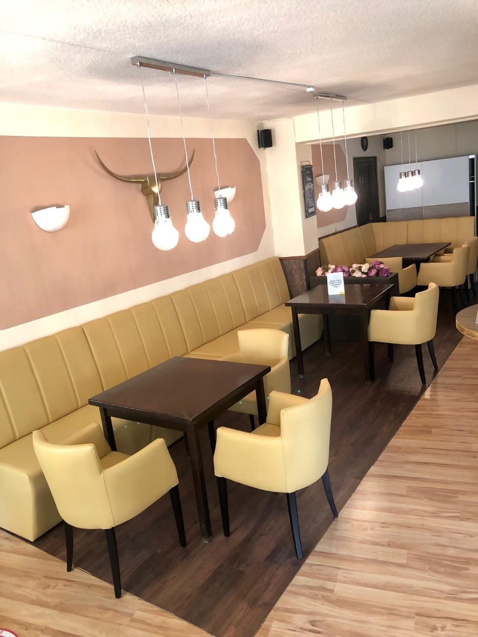 Restaurant/places to eat, Food and drinks
