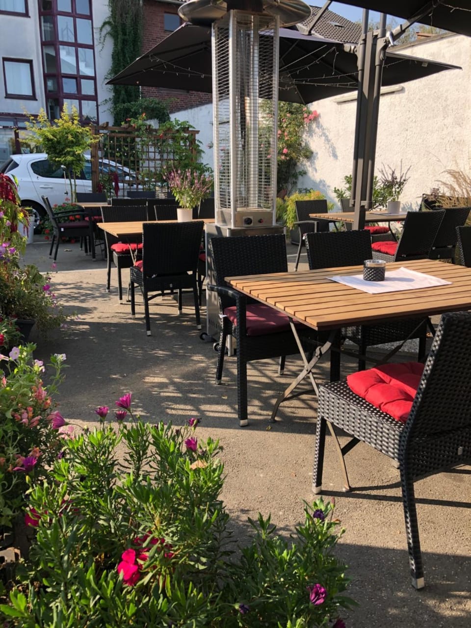 Property building, Patio, Garden, Balcony/Terrace
