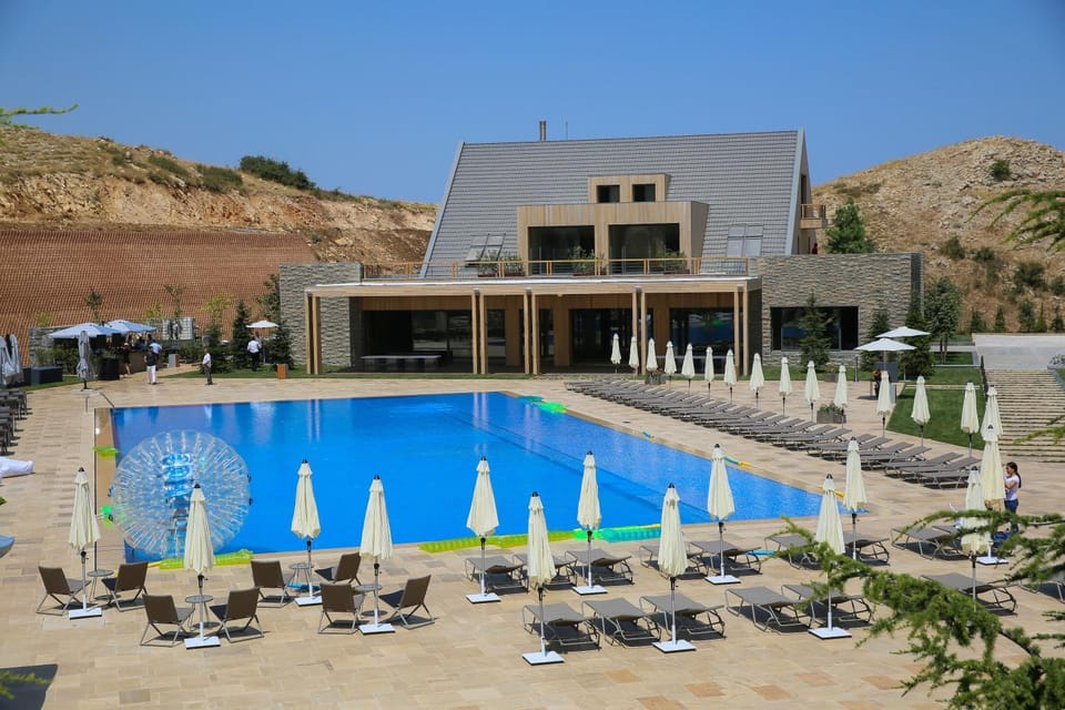 Staff, Garden, Guests, Garden view, Mountain view, Pool view, young children, older children, group of guests, Family