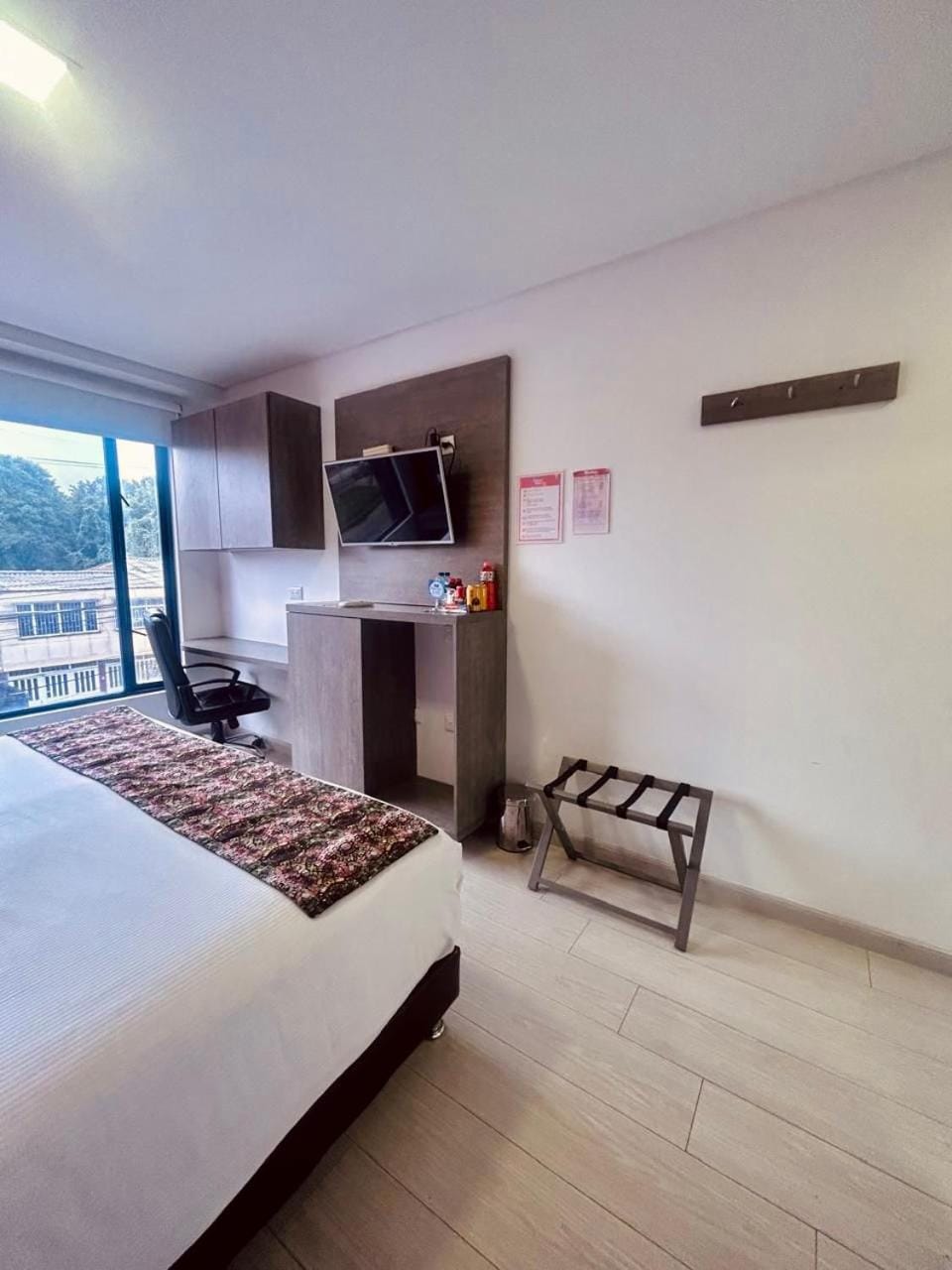 Bed, TV and multimedia, Photo of the whole room, Bedroom, wardrobe