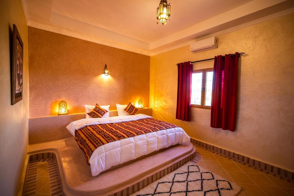 Bed, Photo of the whole room, Bedroom, air conditioner
