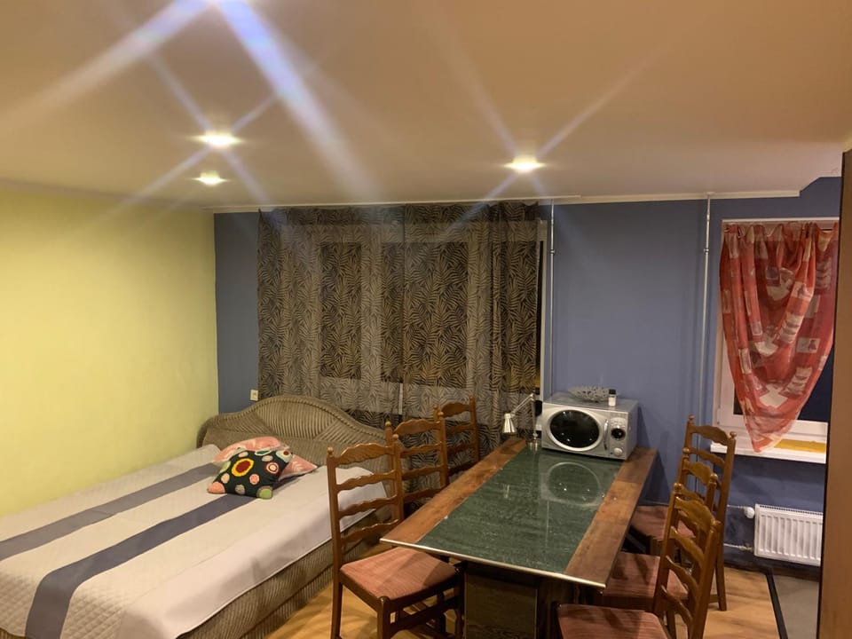 Bed, Dining area