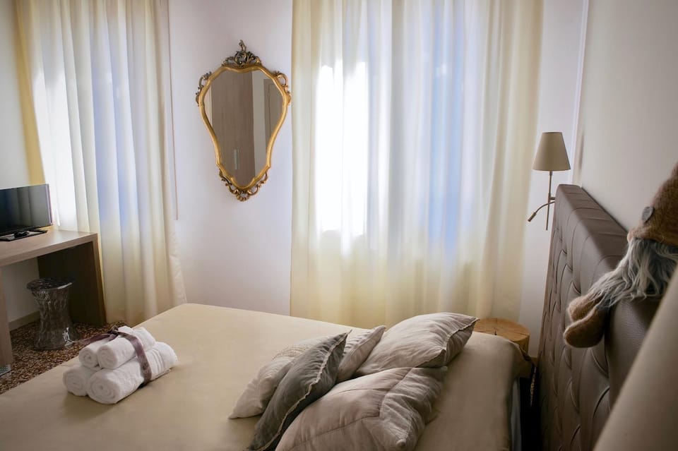 Decorative detail, Bedroom