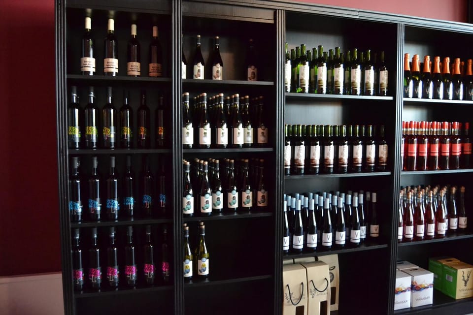 Restaurant/places to eat, Natural landscape, Fitness centre/facilities, Area and facilities, Drinks, Alcoholic drinks