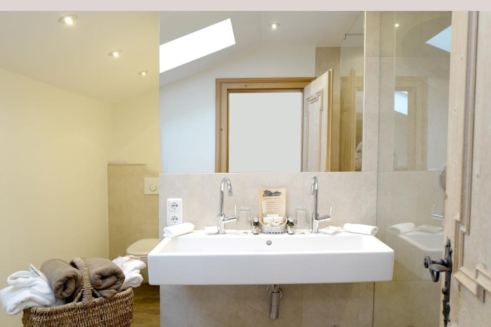 Shower, Bathroom, towels