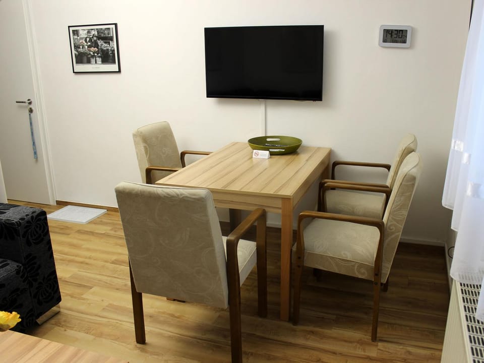 TV and multimedia, Living room, Dining area