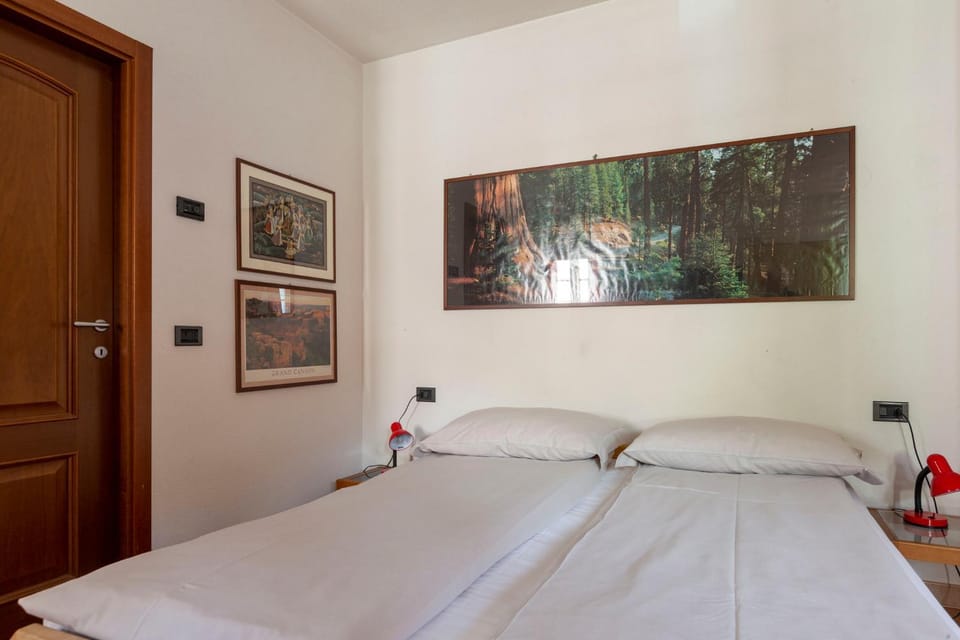 Bed, Photo of the whole room