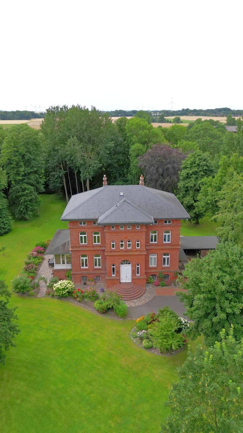 Property building, Bird's eye view, Garden, Garden view