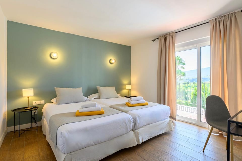 Bed, Balcony/Terrace, Bedroom, towels