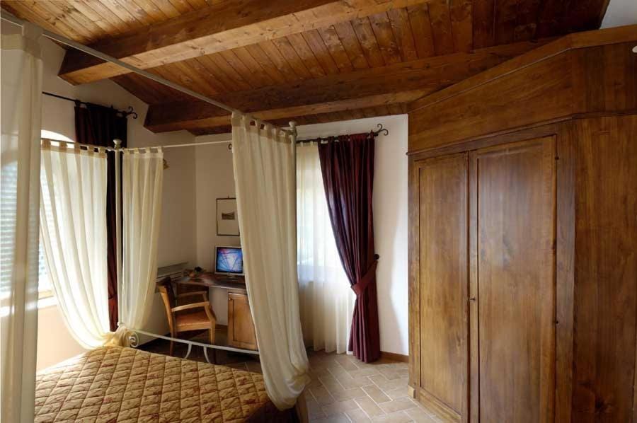 Bed, Photo of the whole room, wardrobe
