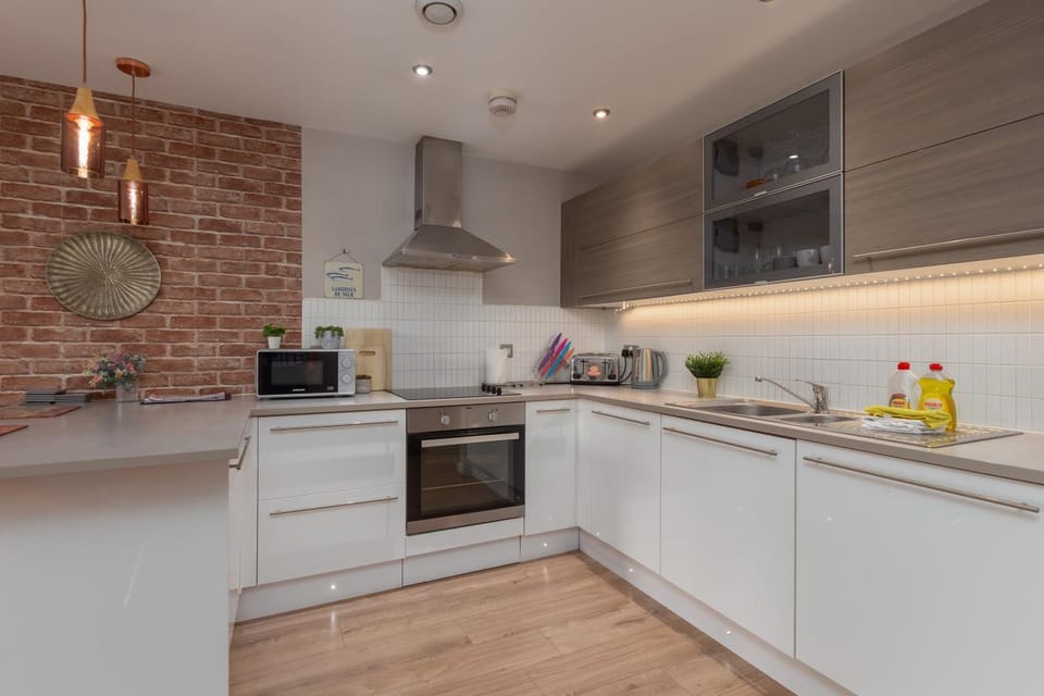 Coffee/tea facilities, Kitchen or kitchenette, dishwasher, microwave, oven, pet friendly, stove, toaster