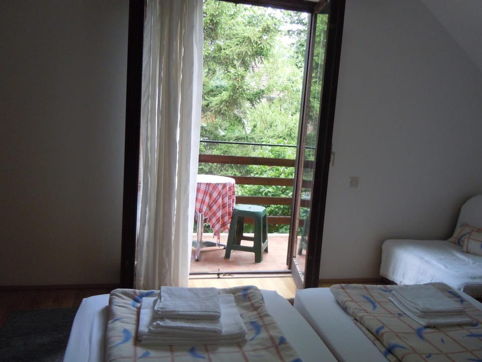Balcony/Terrace, Garden view