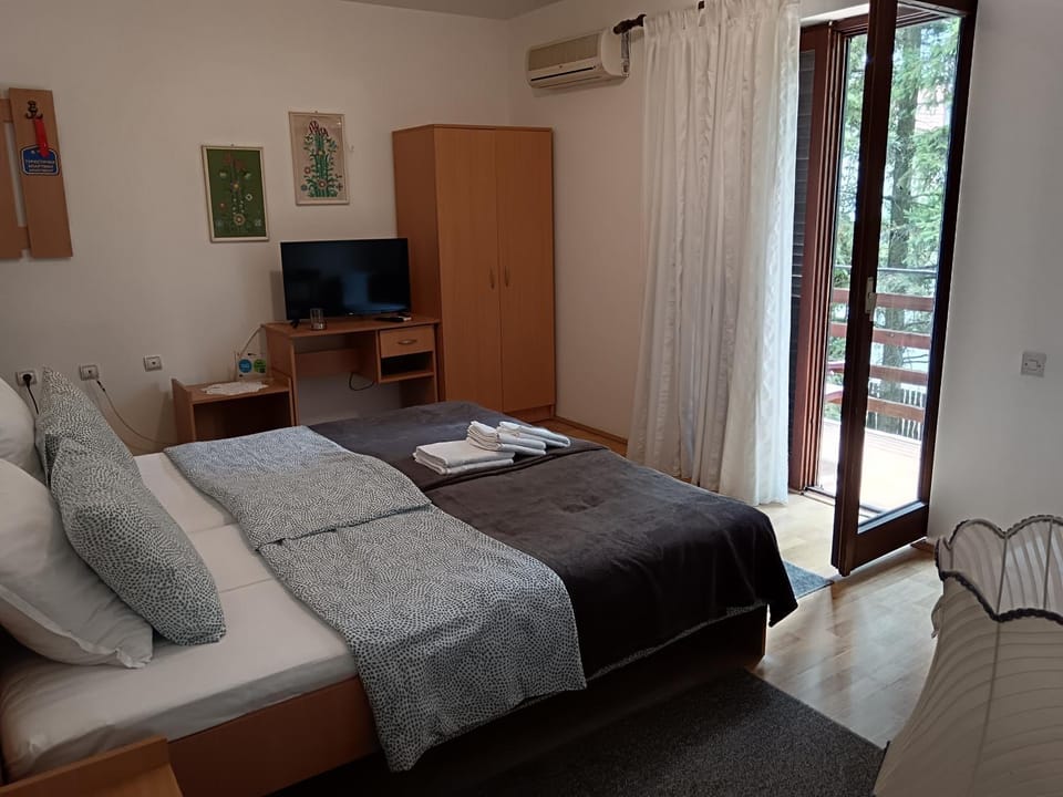 Balcony/Terrace, Photo of the whole room, air conditioner