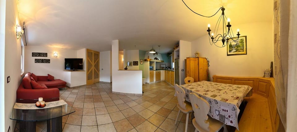 TV and multimedia, Kitchen or kitchenette, Living room, Dining area