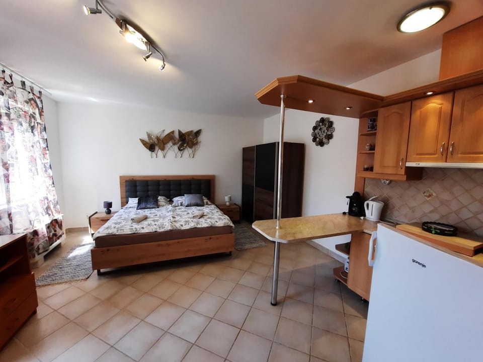 Photo of the whole room, Bedroom