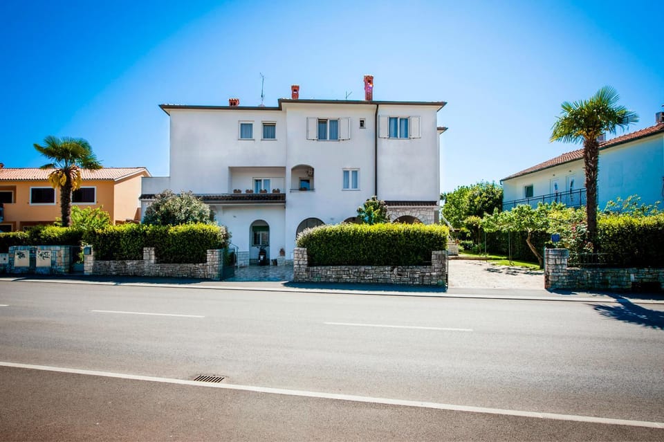 Property building, Facade/entrance