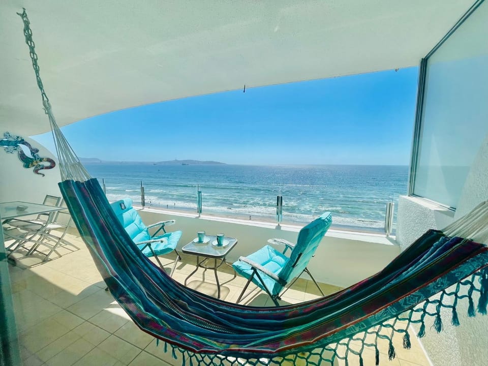 Patio, Day, Natural landscape, View (from property/room), Balcony/Terrace, Beach, Pool view, Sea view, Swimming pool, sunbed