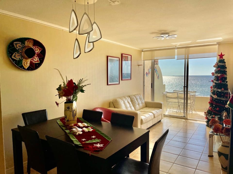 Bed, Natural landscape, Living room, Photo of the whole room, Seating area, Dining area, Bedroom, Sea view