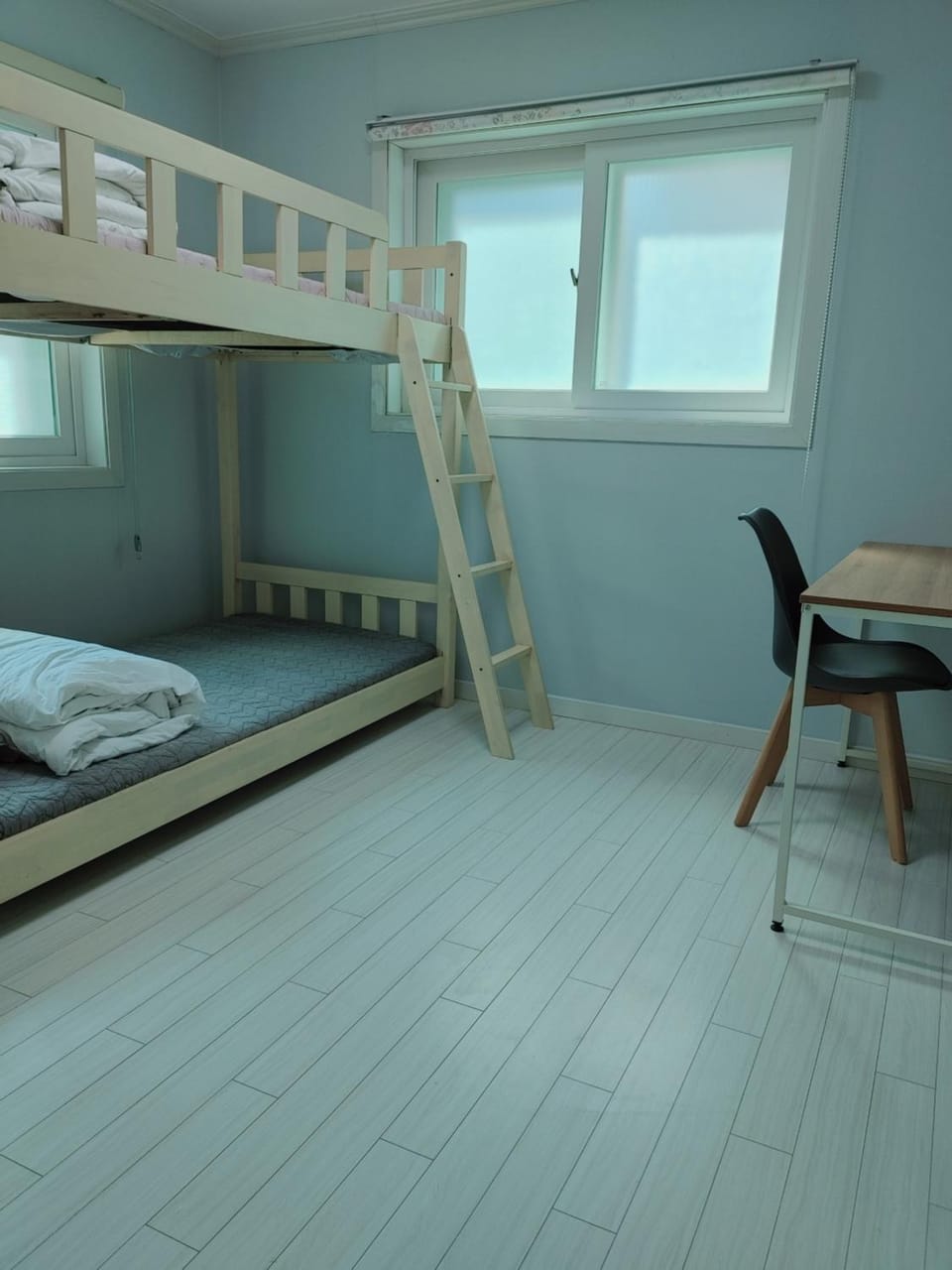 Bedroom, bunk bed