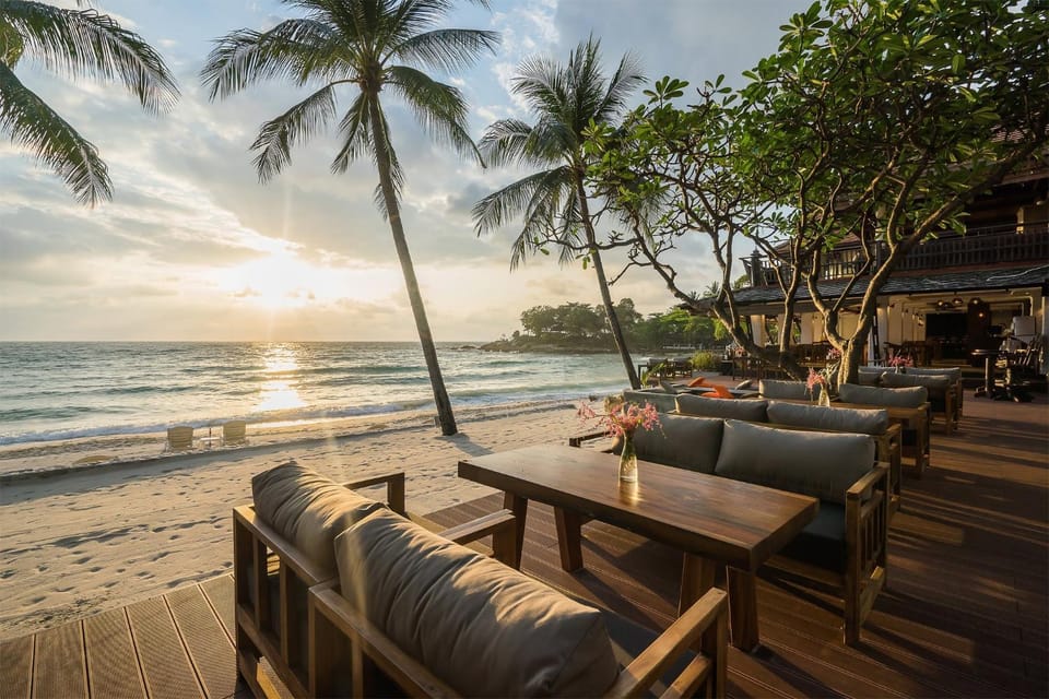 Restaurant/places to eat, Day, Natural landscape, View (from property/room), Seating area, Beach, Sea view, Sunrise, sunbed