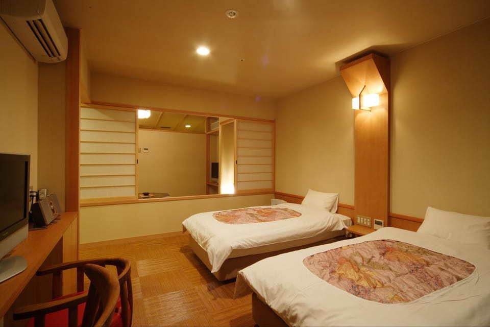 Bed, Photo of the whole room, Bedroom, air conditioner
