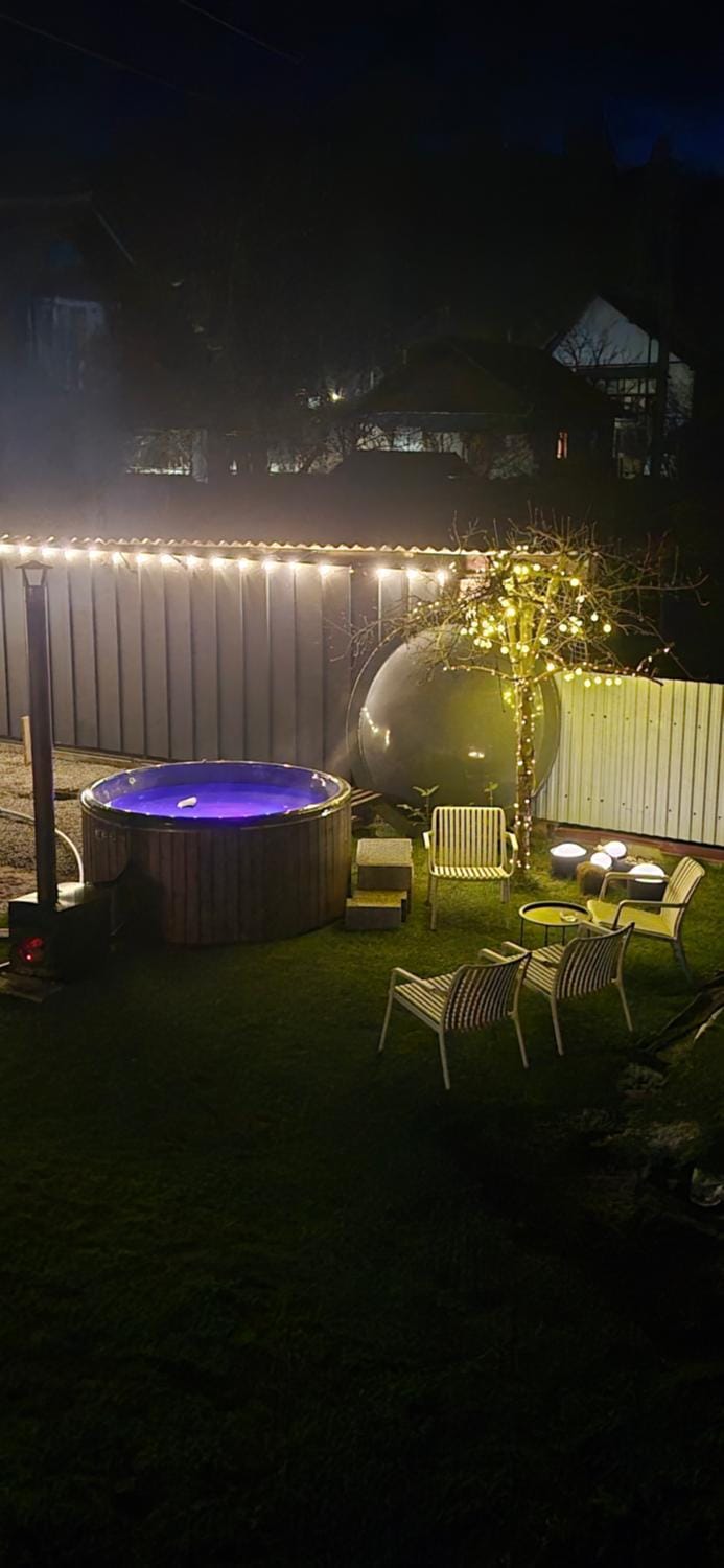 Night, Pool view