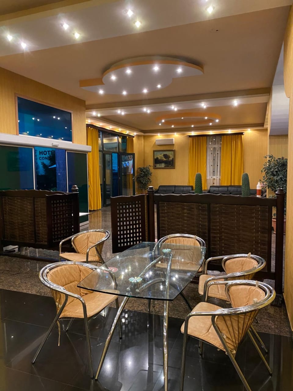 Communal lounge/ TV room
