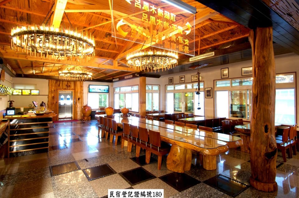 Restaurant/places to eat, Banquet/Function facilities