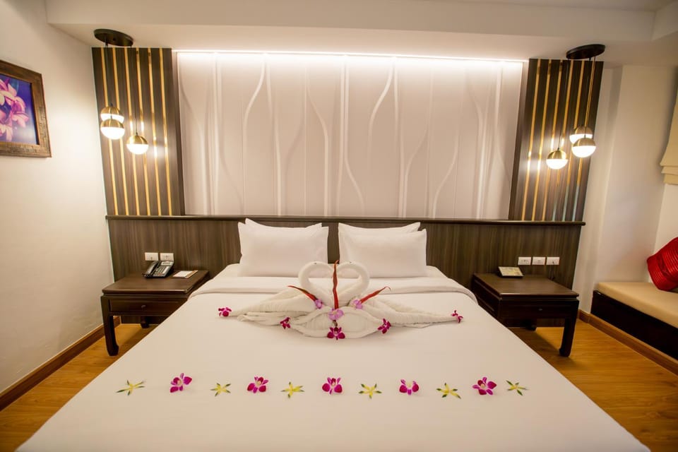 Photo of the whole room, Bedroom
