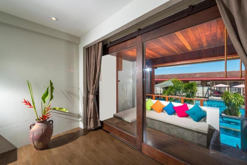 Patio, View (from property/room), Balcony/Terrace, Seating area, Pool view, Swimming pool, sunbed