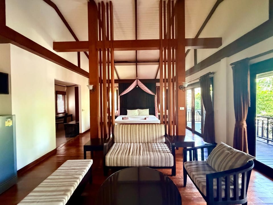 Bed, View (from property/room), Balcony/Terrace, Living room, Photo of the whole room, Seating area, Bedroom
