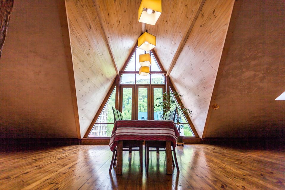 Seating area, Dining area, City view, Mountain view, Street view