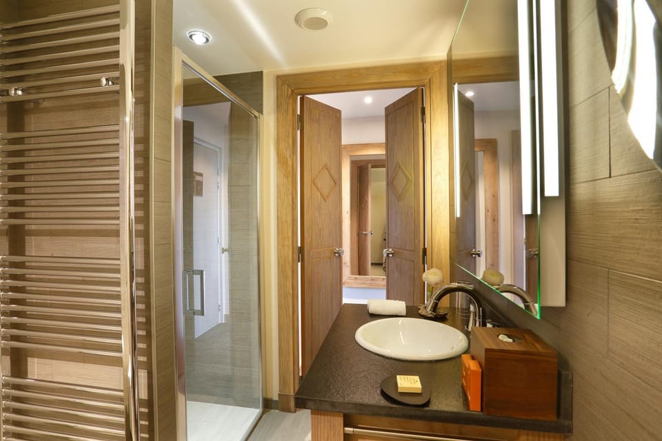 Bathroom, Bathroom