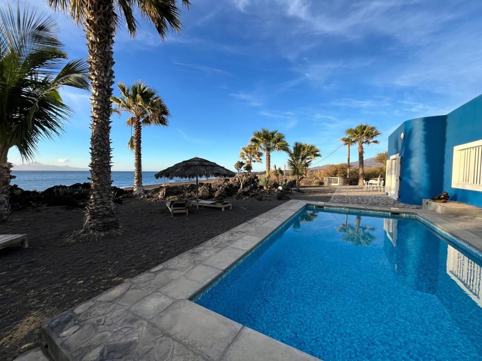 Sea view, Swimming pool, Swimming pool, sunbed