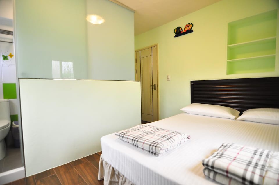 Bed, Photo of the whole room, Decorative detail