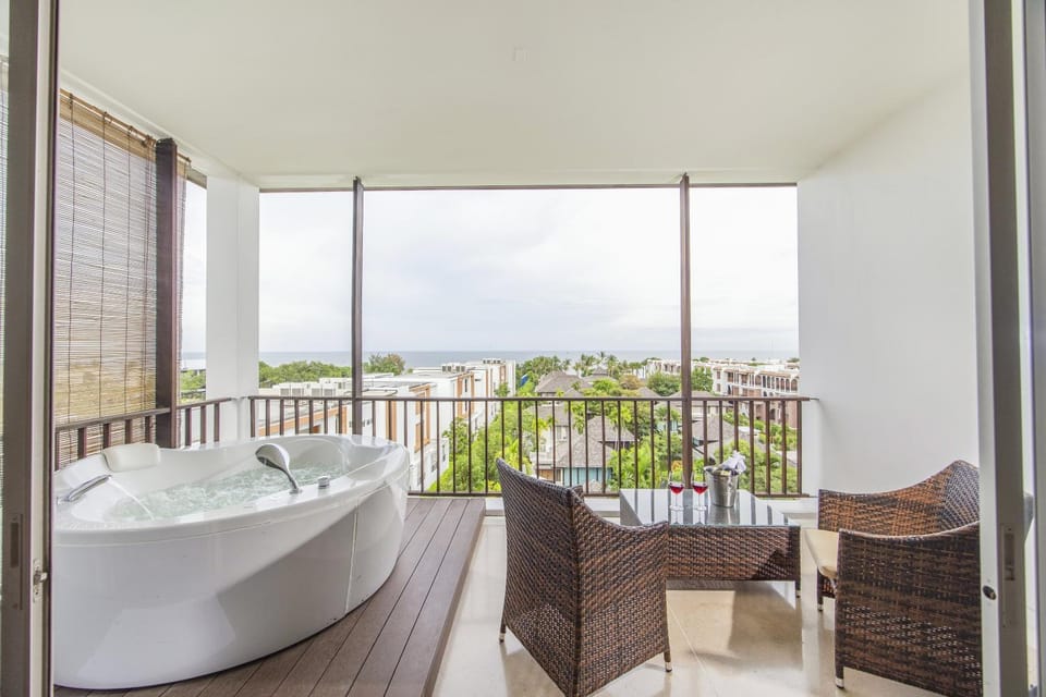 Seating area, Sea view, Bath