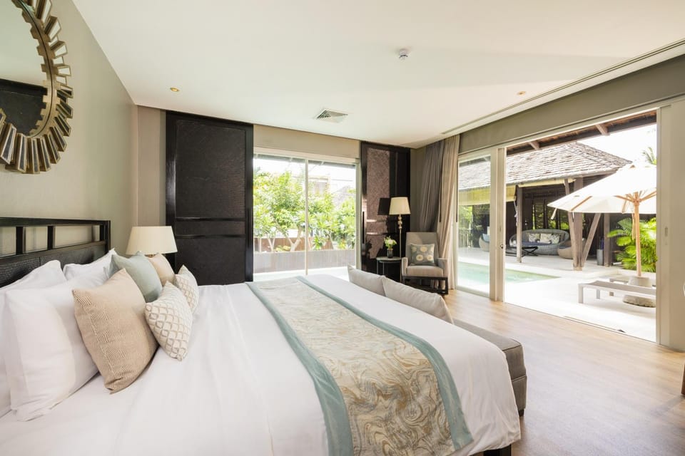 Bed, View (from property/room), Bedroom, Pool view