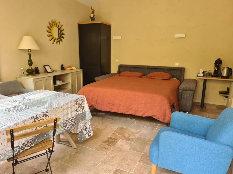 Bed, Photo of the whole room
