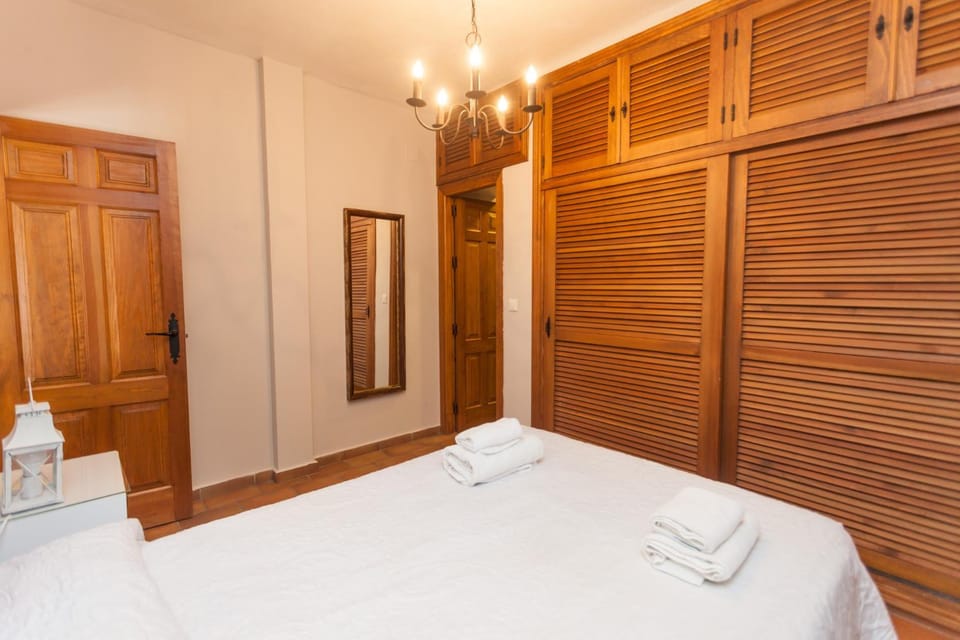 Day, Bedroom, On site