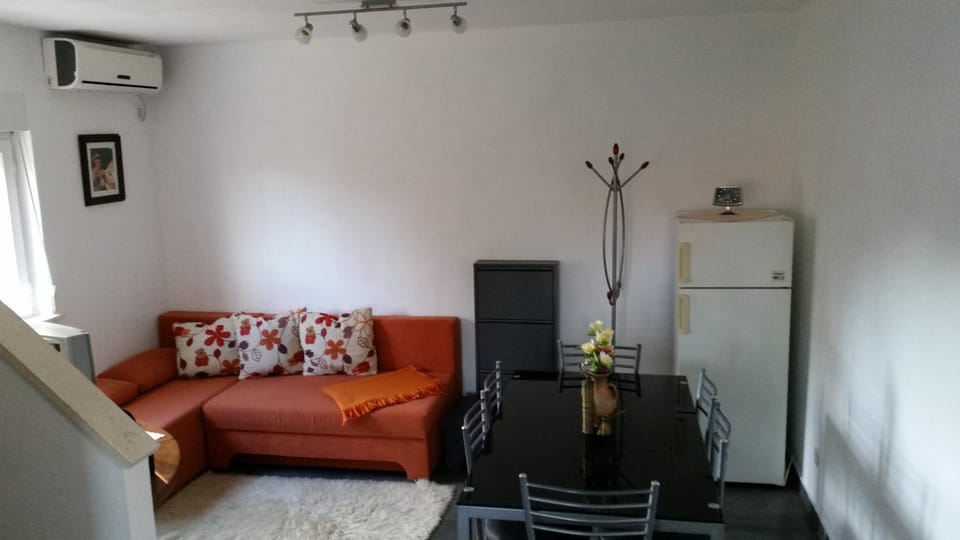 Coffee/tea facilities, Dining area