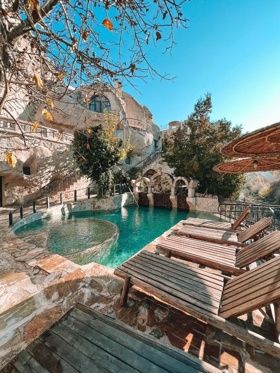 Property building, Nearby landmark, Day, Natural landscape, Garden, Autumn, Garden view, Mountain view, Pool view, Swimming pool, sunbed