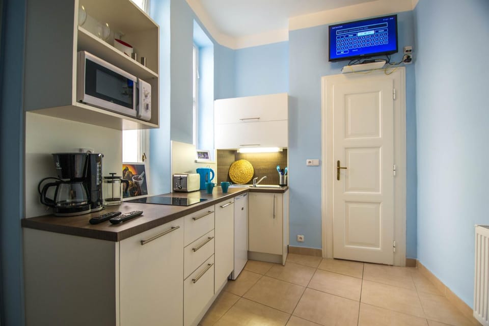 TV and multimedia, Coffee/tea facilities, Kitchen or kitchenette, Dining area